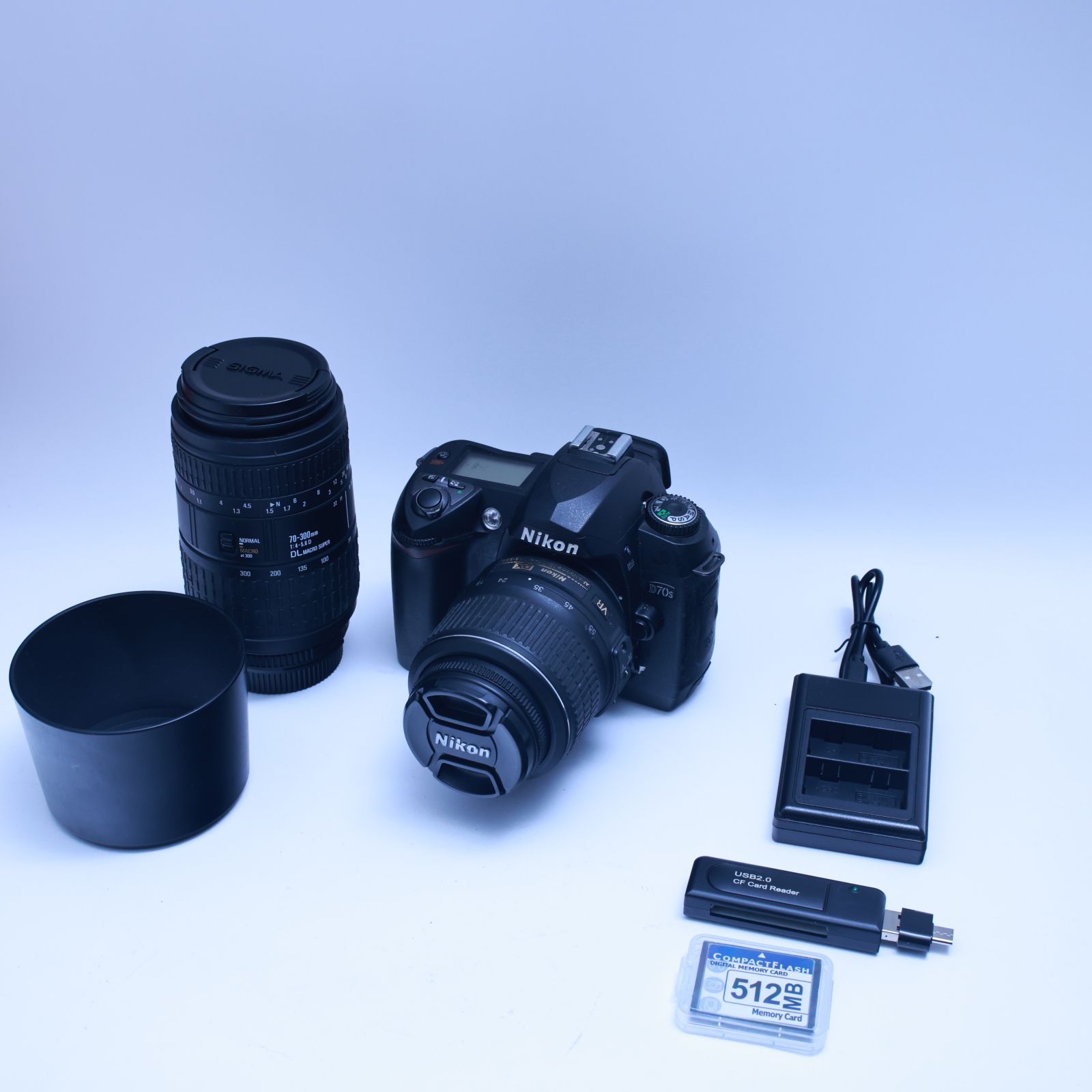 Nikon D5600 レンズ2本・充電器・バッテリー・SDカード・バック付き Nikon 一眼レフカメラ レンズ2本 充電器付き Nikon D5600 レンズ2本・充電