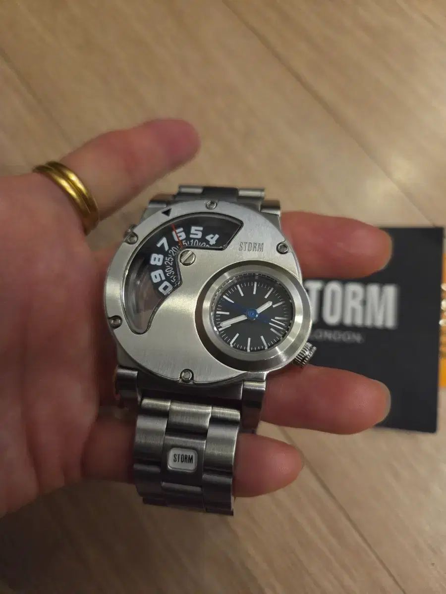 ストーム ロンドン メタル 時計