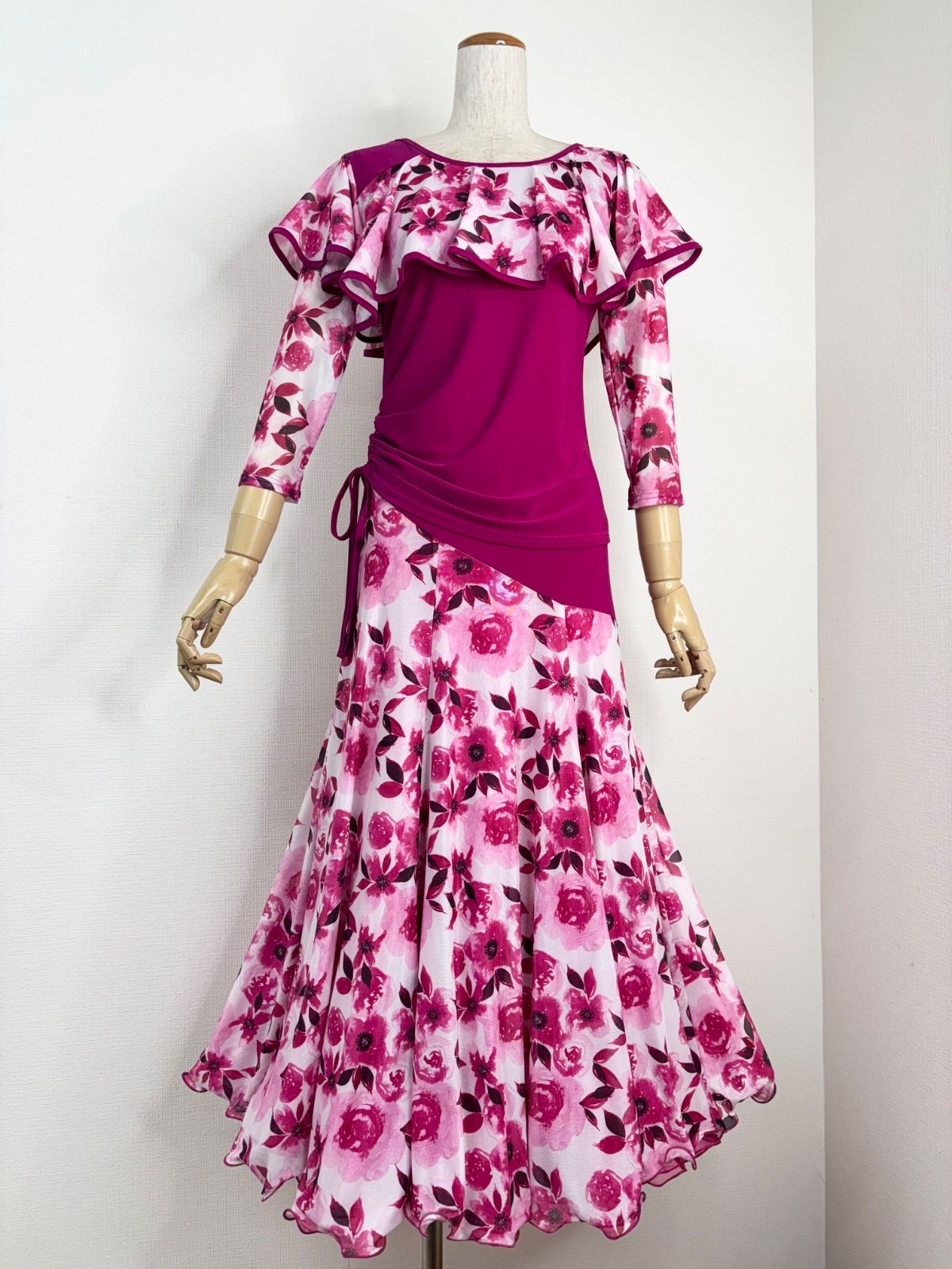 社交ダンス ピンク ソフトメッシュ ケープフリルデザイン オーガンジーフリル 斜め切り替えフ スカート セットアップドレス 衣装