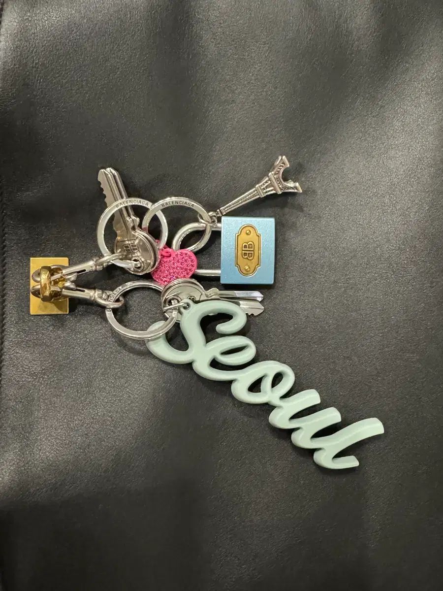 バレンシアガ レディース パドロック マルチ キーホルダー