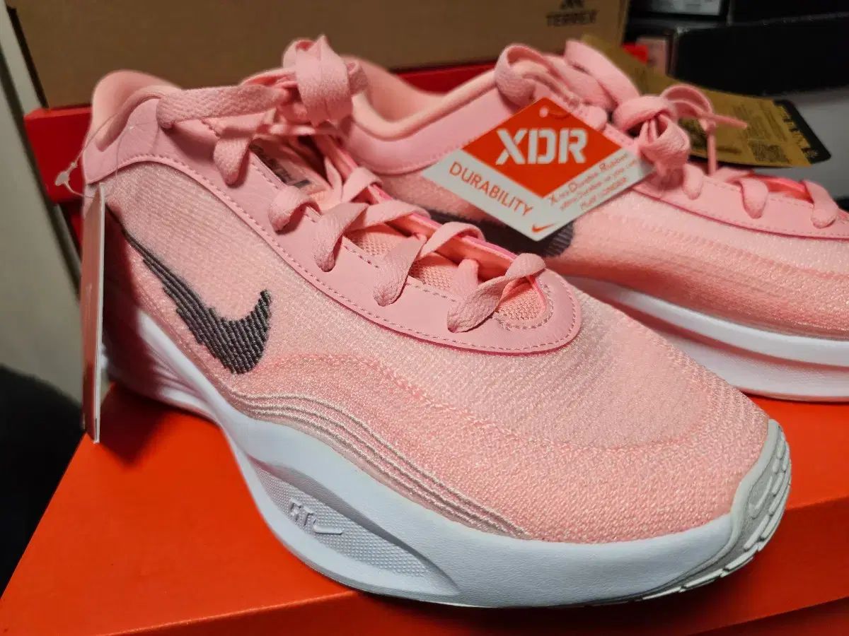 GT허슬 バスケシューズ