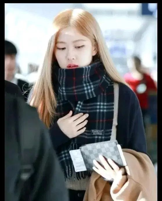 BLACKPINK ロゼ BURBERRY マフラー ブラックネイビー