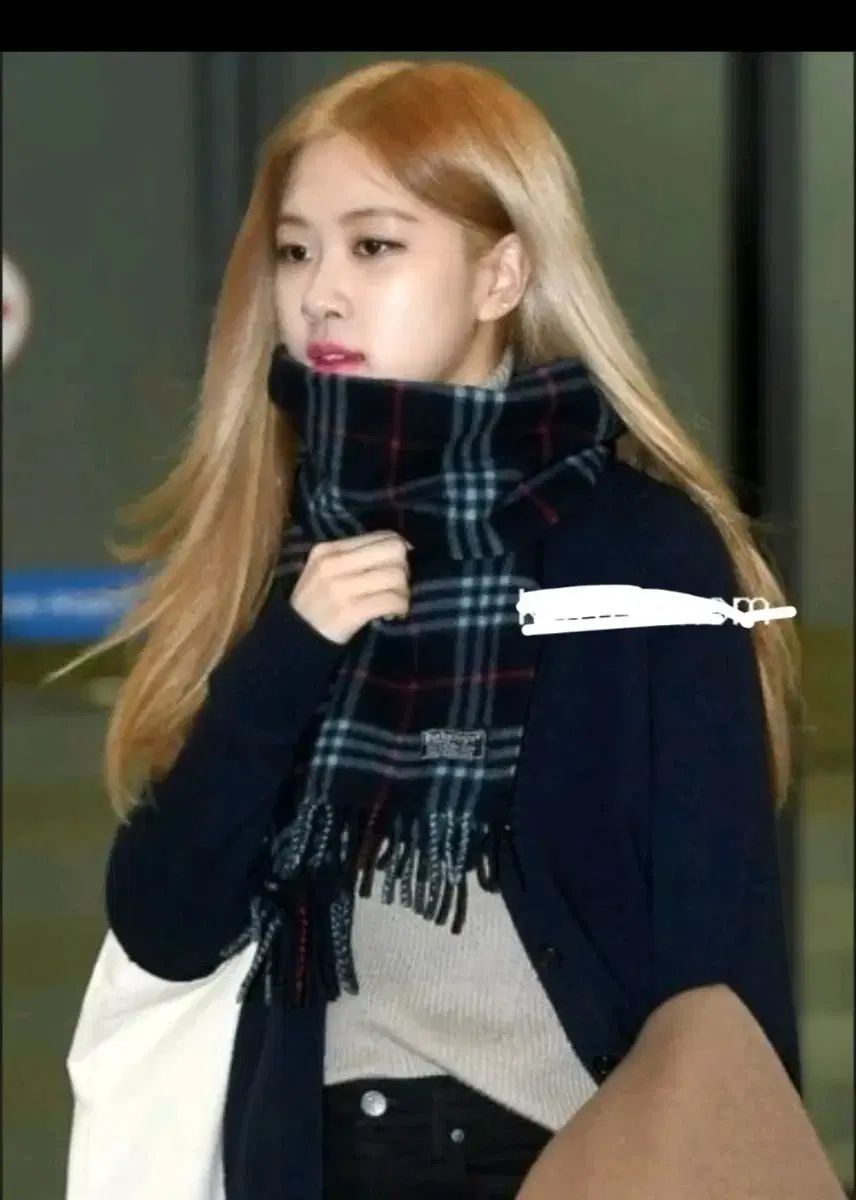 BLACKPINK ロゼ BURBERRY マフラー ブラックネイビー