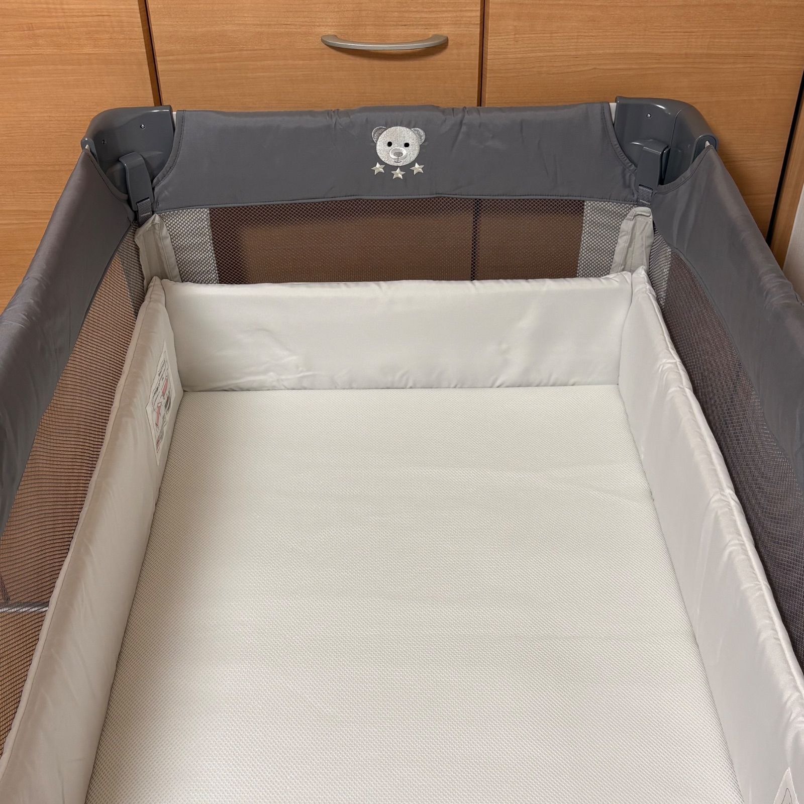 アップリカ ココネルエアーAB ベビーベッド グレーベアー - メルカリ