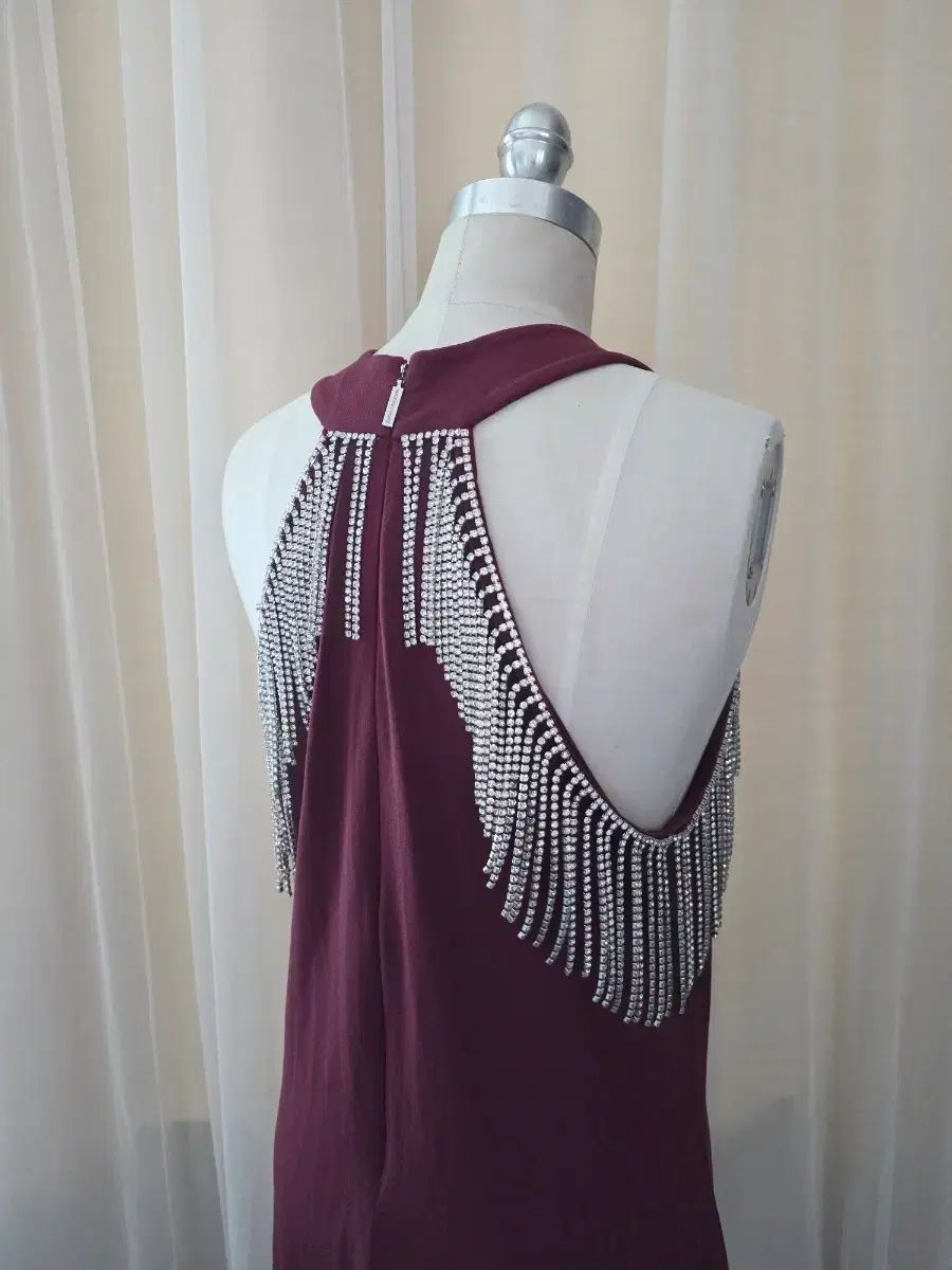 バーガンディ ホルターネック