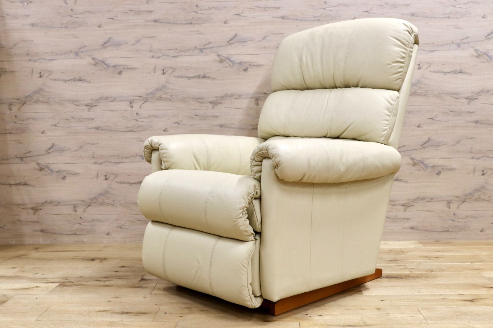 GMIS 420○La Z Boy レイジーボーイ リクライニングチェア 1人掛けソファ シングルソファ 本革 クリーム色 アメリカ 横浜ダニエル取扱い