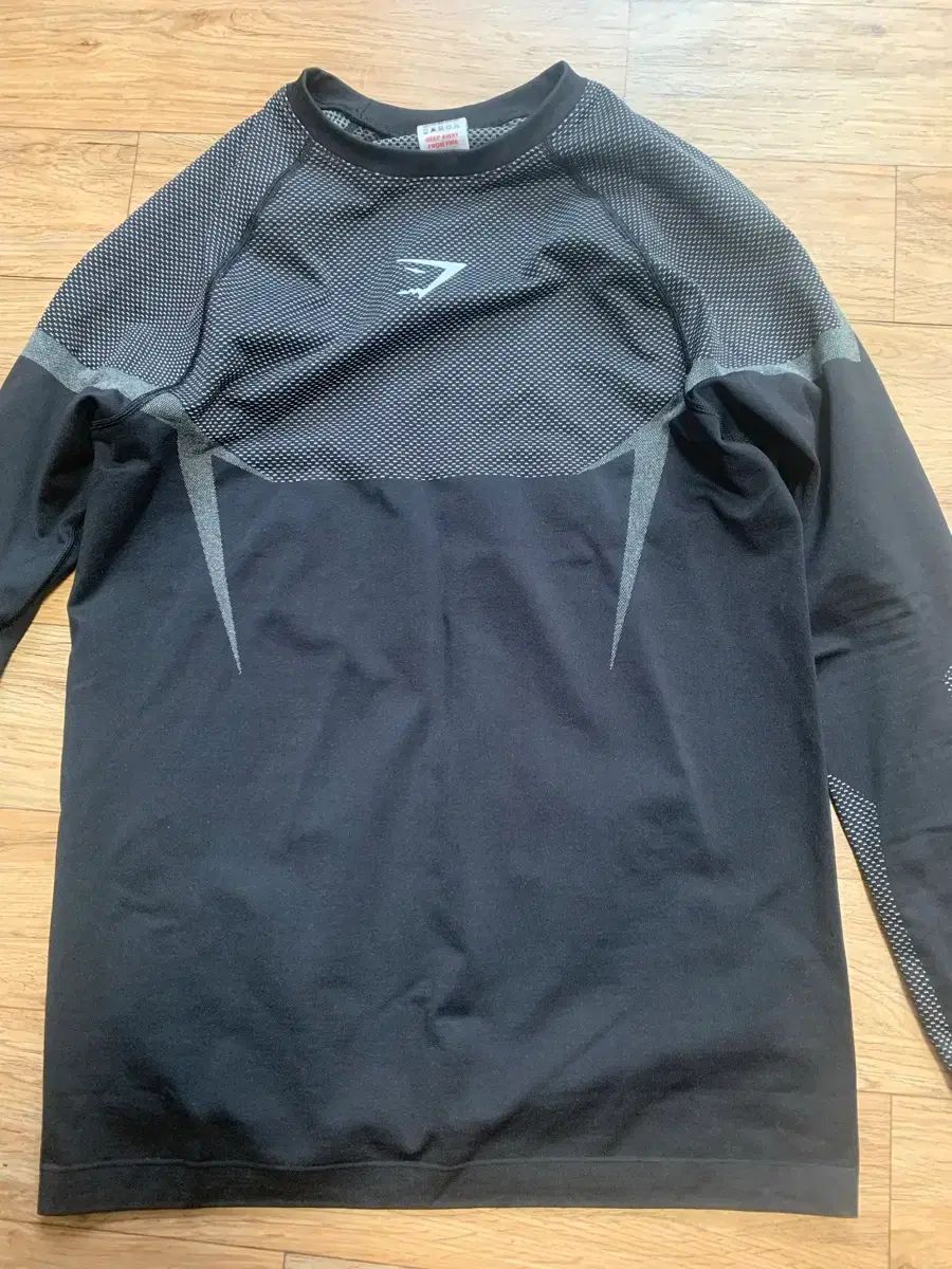 ジムシャーク オニキス v 5 白ロゴ ロングスリーブ