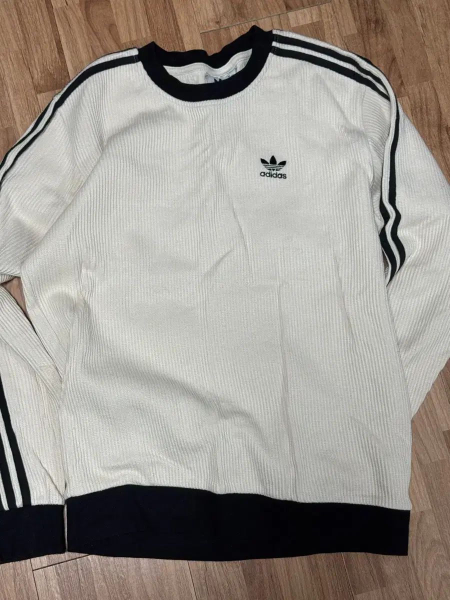 adidas アディカラー Classic ワッフル クルー Sサイズ