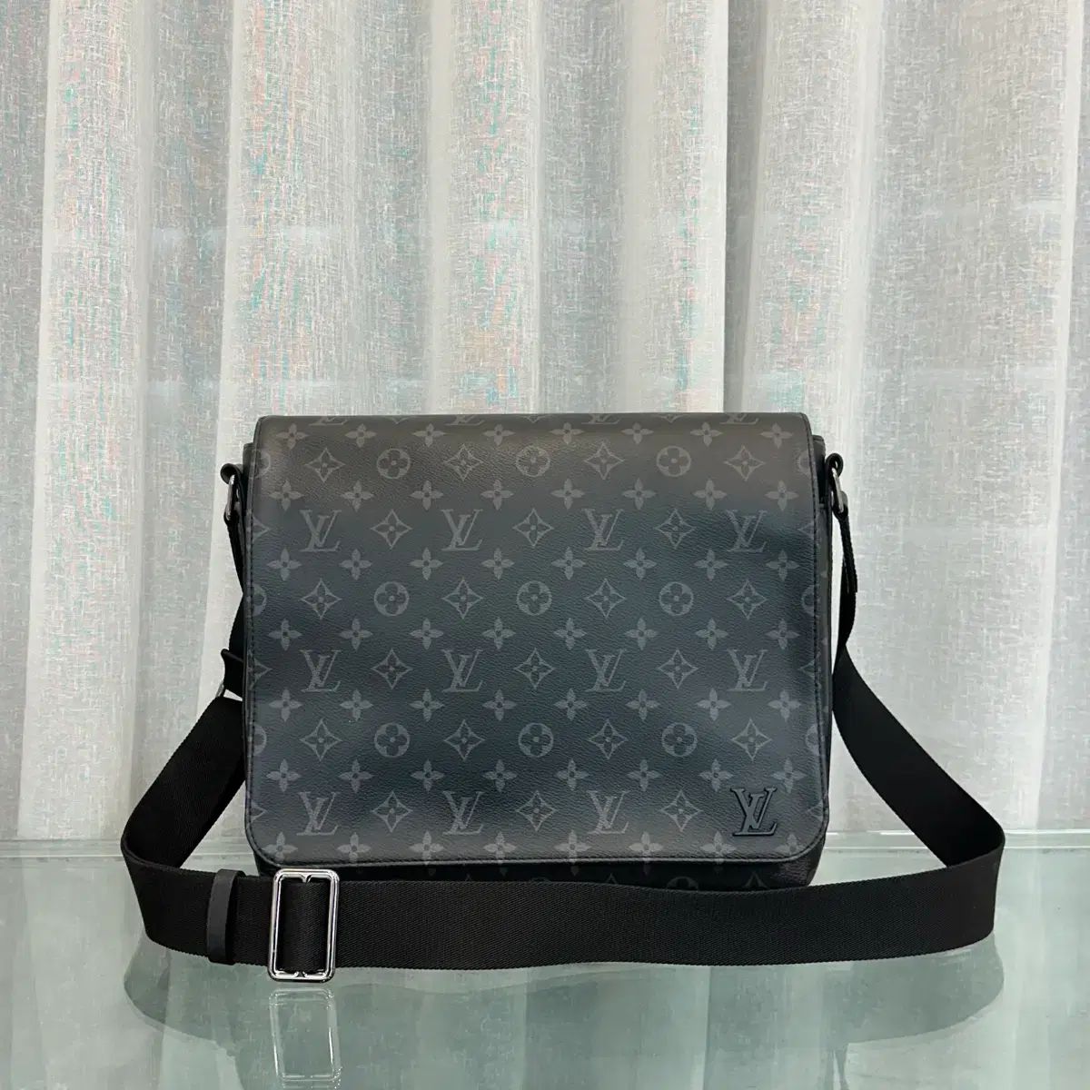 ルイヴィトン エクリプス ディストリクト メッセンジャー クロスバック