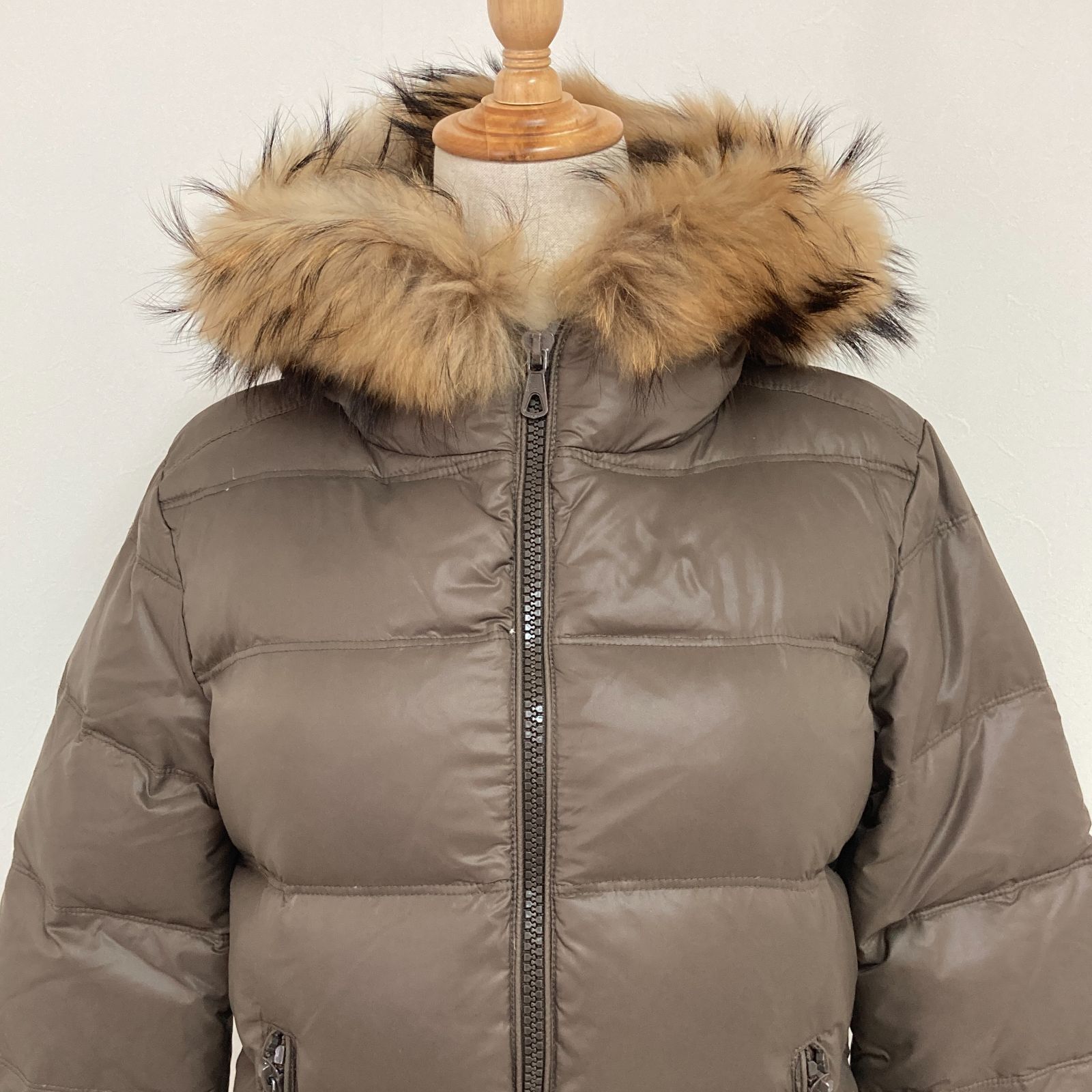 GOA ラクーンファー ダウンジャケット goa（ゴア）の「ラクーンファー付スタンドカラーダウンジャケット