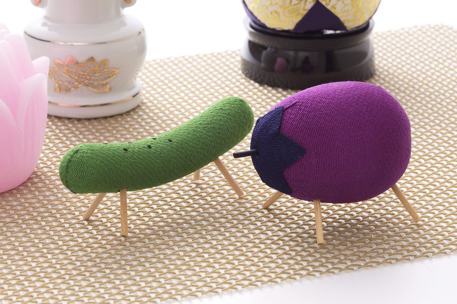 お盆飾り 盆飾り お盆 リュウコドウ 精霊馬 きゅうり ナス お供え 供養 ちりめん 馬 牛 約奥2 8 幅11 0 高4 5 cm牛 約奥5 3 幅8 高6 cm