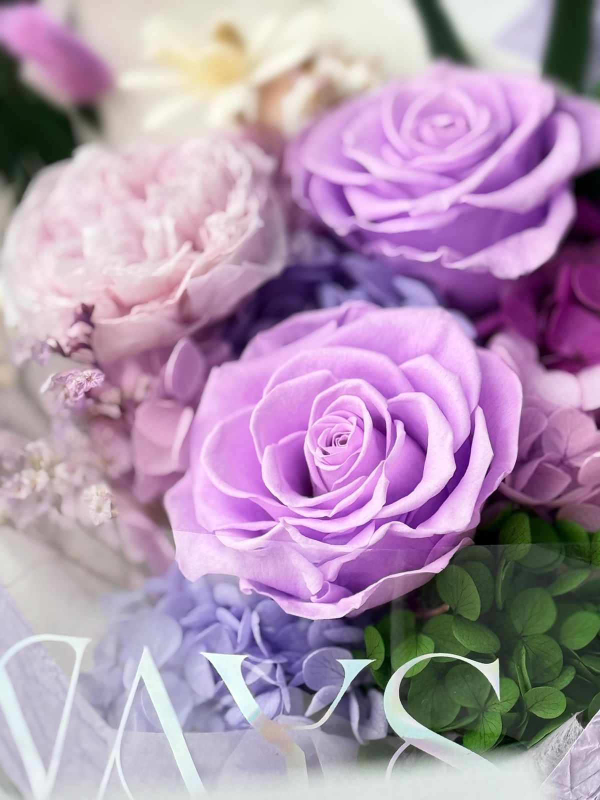 結婚祝い プレゼントに最適 ギフトボックス付き 自立式 インテリアドライフラワー 薔薇花束 3輪 ブーケ Seraphina プリザーブドフラワー