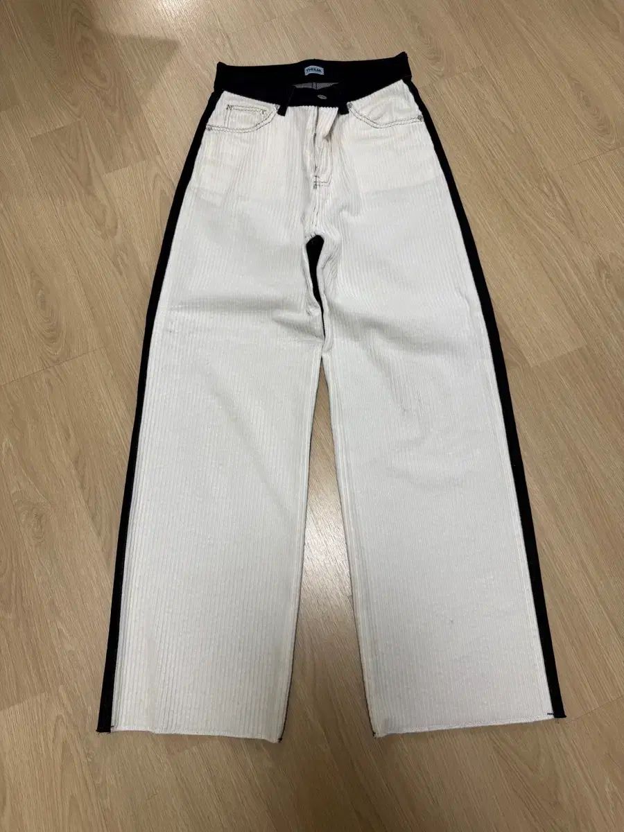 THE ILMA 더일마 コーデュロイ コントラスト パンツ アイボリー XS サイズ