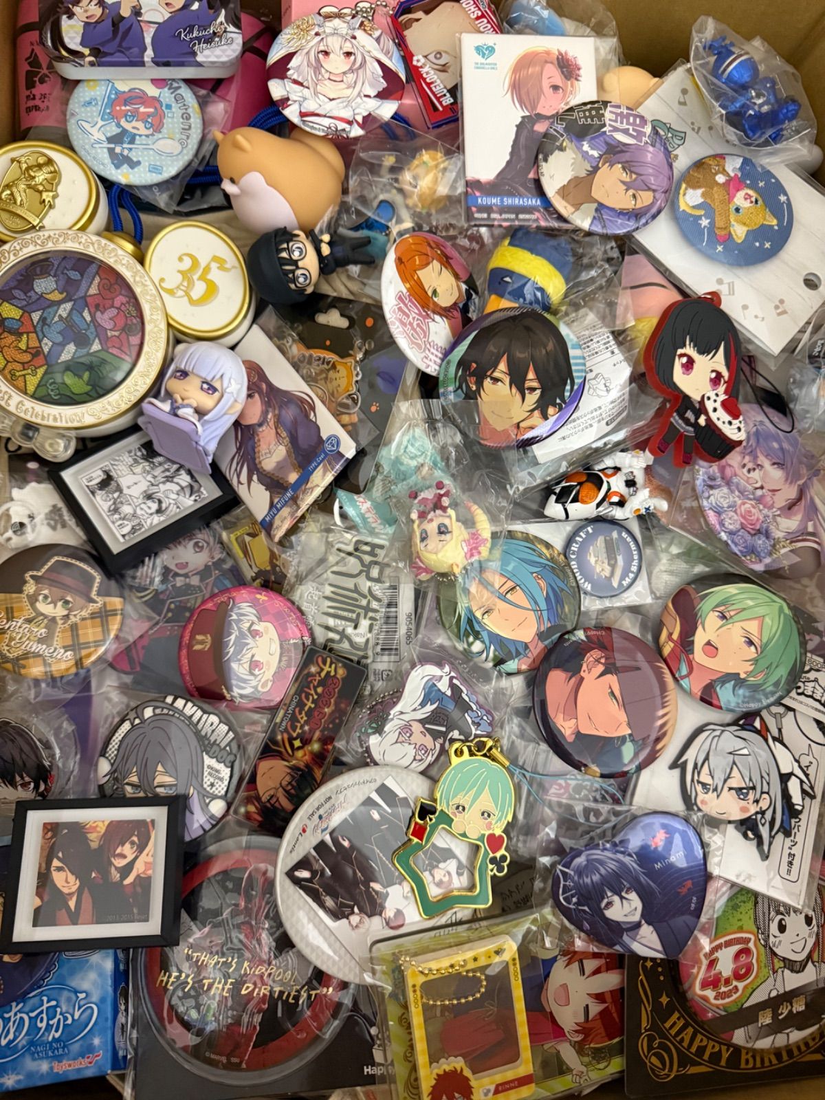 大特価！ アニメグッズ等 缶バッジ キーホルダー クリアファイル