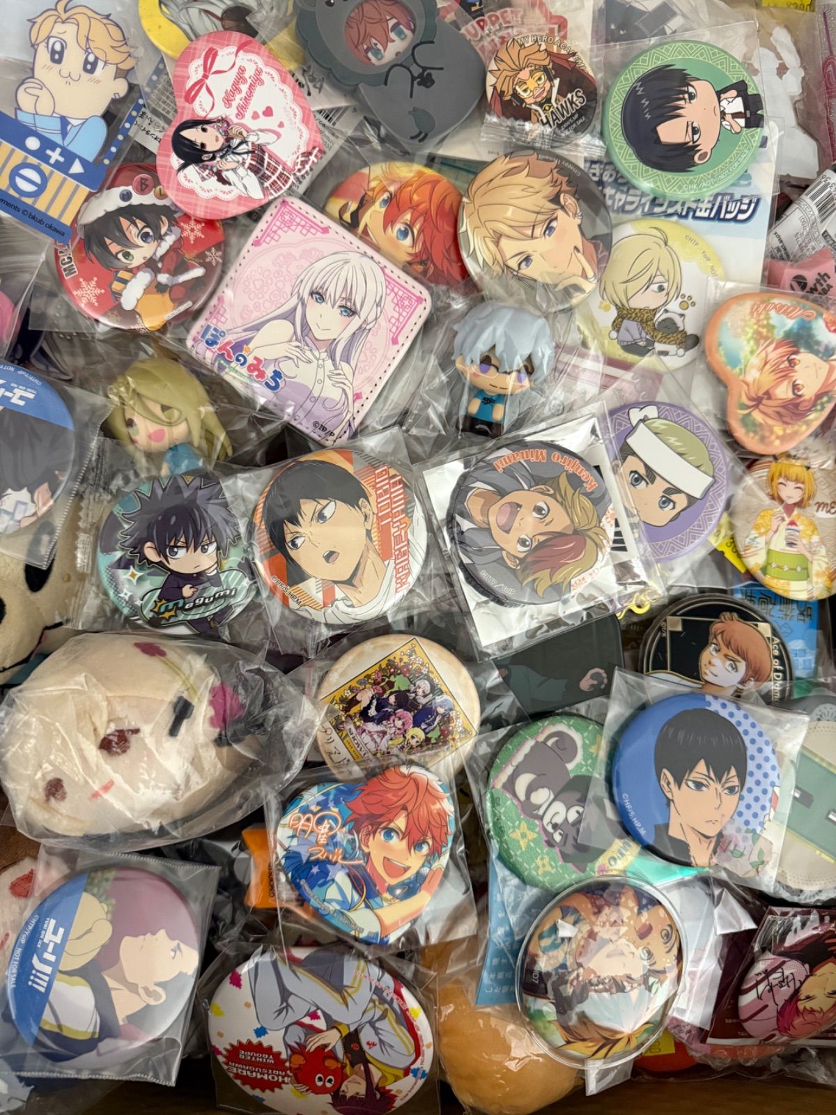 アニメ グッズ まとめ売り 大量 小物 缶バッジ キーホルダー 一番くじ 大特価！ アニメグッズ等 缶バッジ キーホルダー クリアファイル