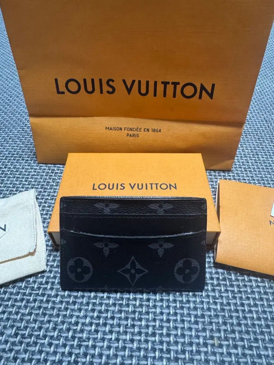 ルイヴィトン モノグラム エクリプス カードウォレット