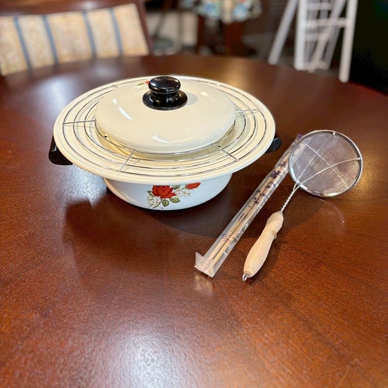 ♥ 当時物 3点セット き マルエス ホーロー 天ぷら鍋＆エナディッシュ2点 昭和レトロ 薔薇 花柄 琺瑯 バット 皿 両手鍋 ネオエナ ヴィンテージ まとめ売り CA 1129 4