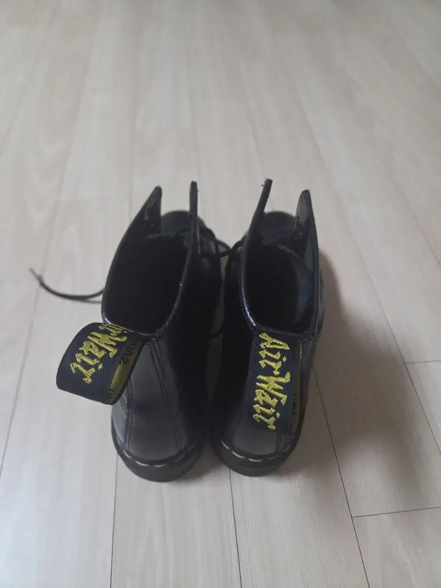 DR MARTENS