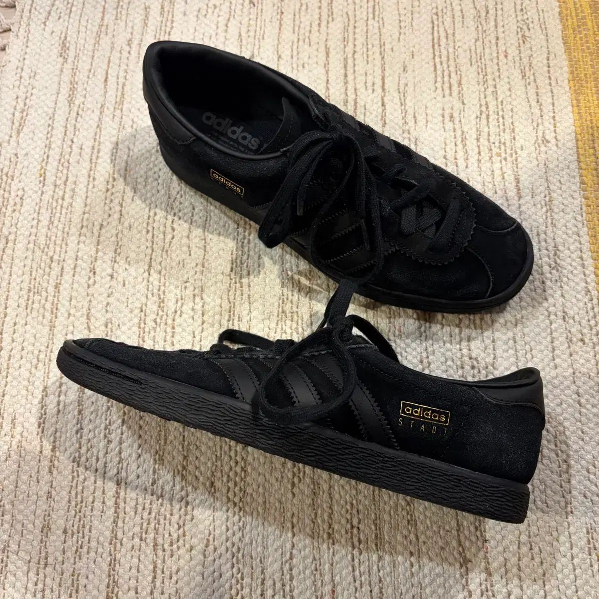 255 アディダス シューターク ブラック