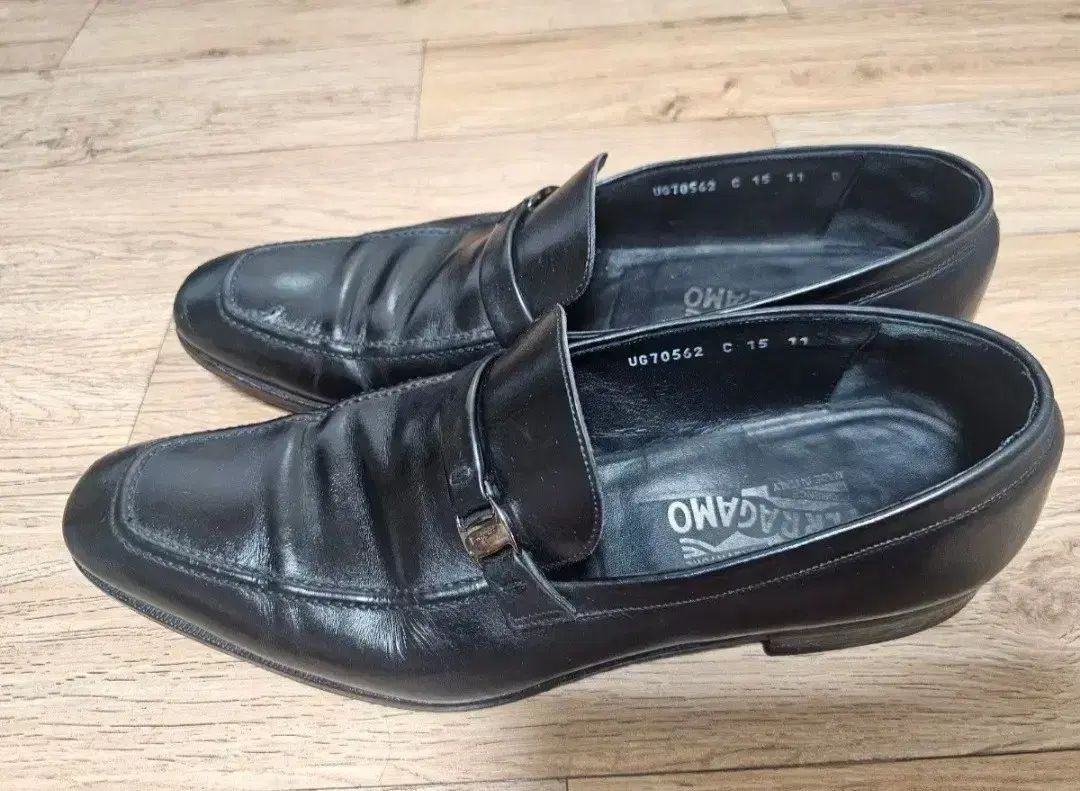 285 290 FERRAGAMO フェラガモ ブラック メンズ ローファー 靴