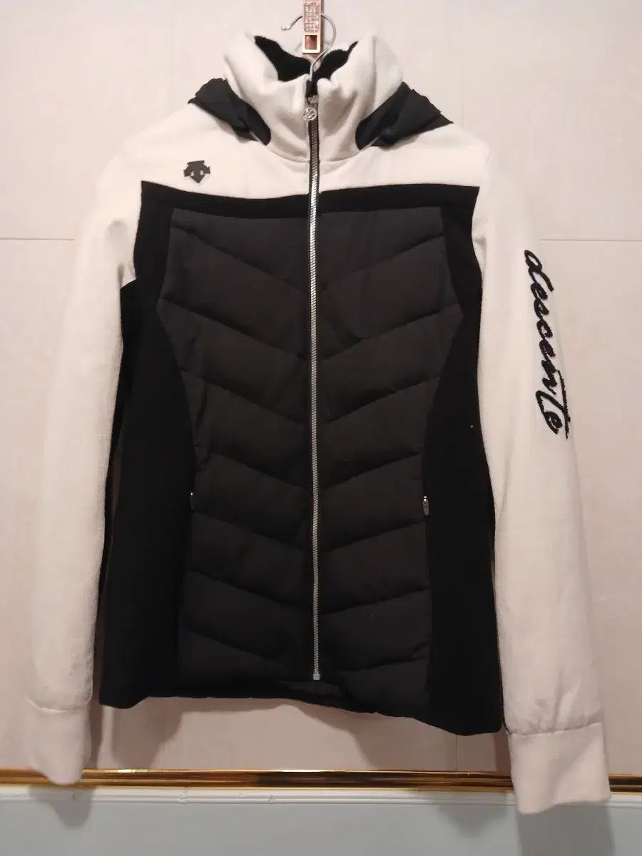 デサント ゴルフ レディース フード ジップアップ 85 サイズ