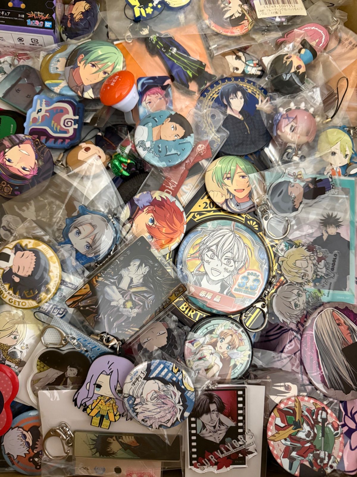 大特価！ アニメグッズ等 缶バッジ キーホルダー クリアファイル