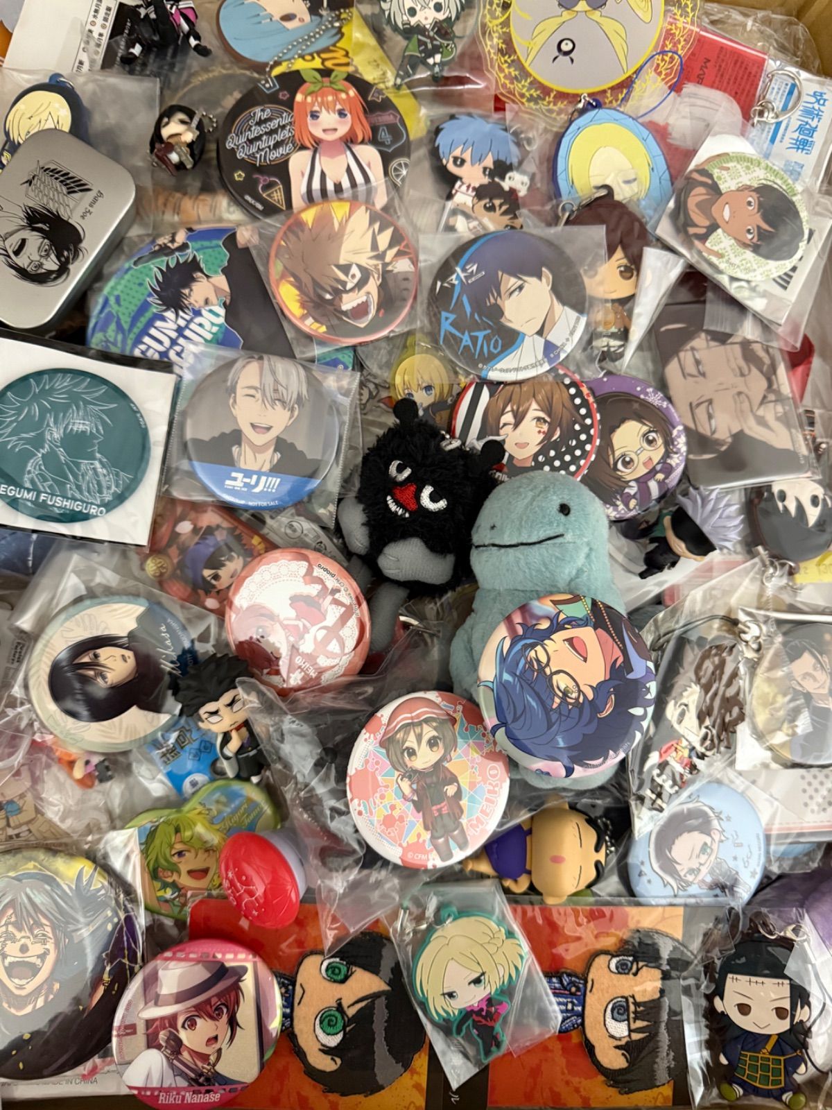大特価！ アニメグッズ等 缶バッジ キーホルダー クリアファイル
