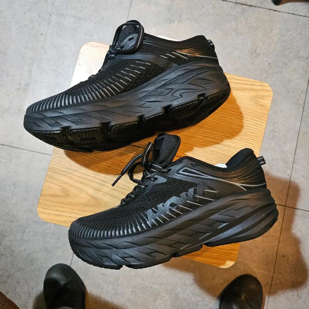 245 HOKA ONE ホカオネオネ ボンダイ 7 ほぼ