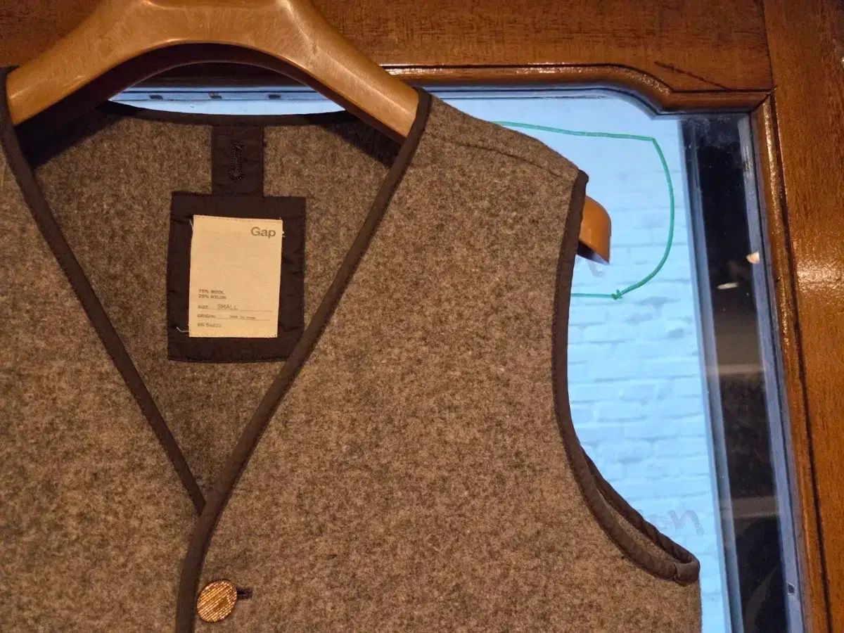 GAP(ギャップ) フェルトウール ベスト GAP（ギャップ）の「リラックス バーシティ ニットベスト(ユニセックス