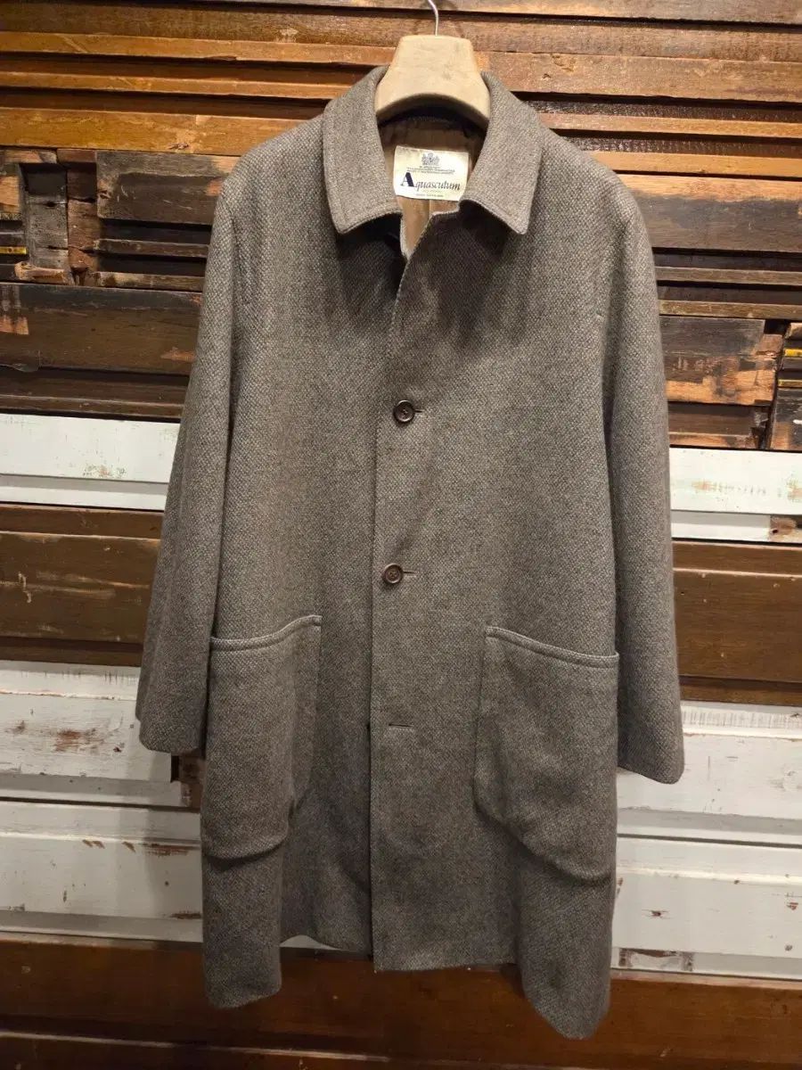 アクアスキュータム ツイード ラグランコート - メルカリ