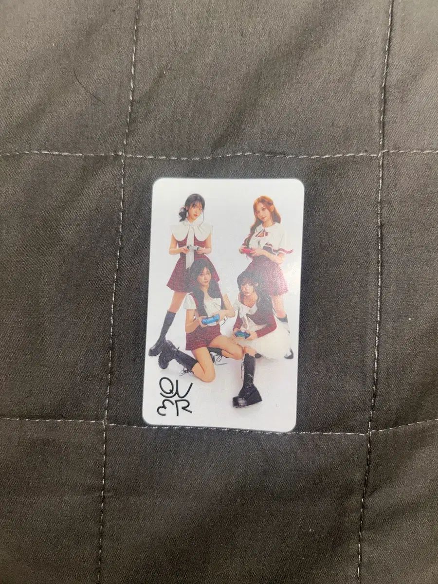 Qwer 団体 トレカ 出品 - メルカリ