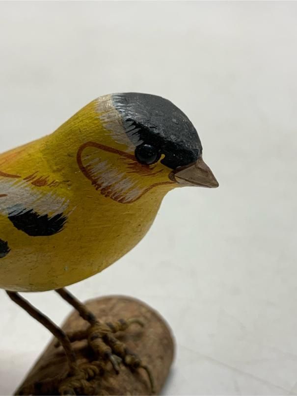 希少 ゴールドフィンチ バードカービング 野鳥彫刻 木彫りの野鳥 置物