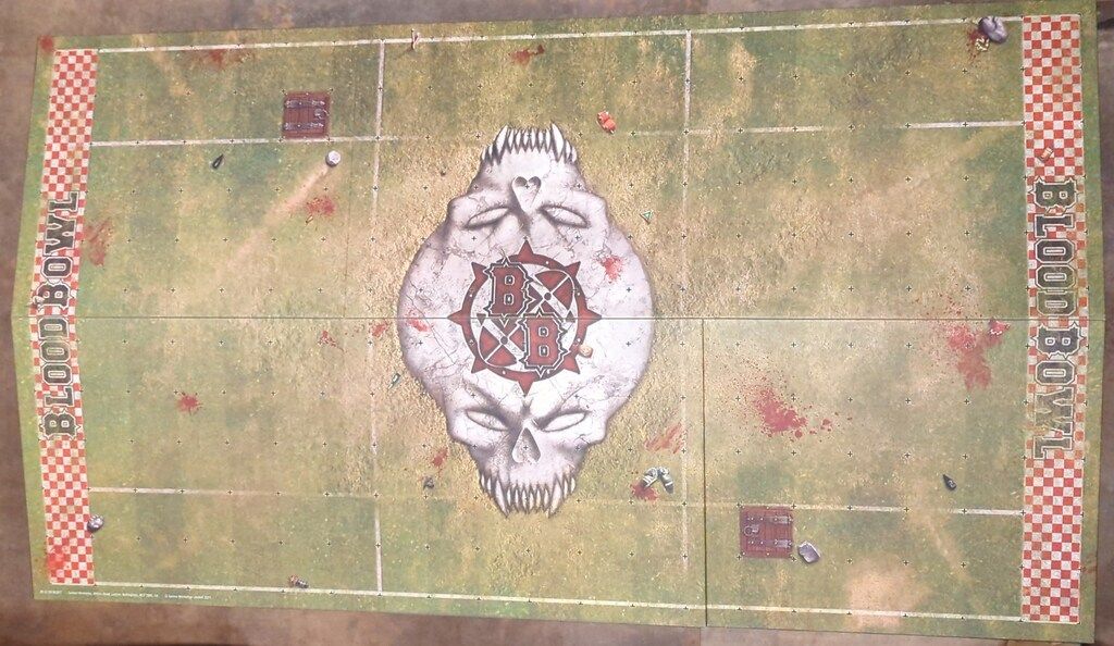 GAMESWORKSHOP BLOOD BOWL SEVENS PITCH DOUBLE-SIDE PITCH AND DUGOUTS FOR