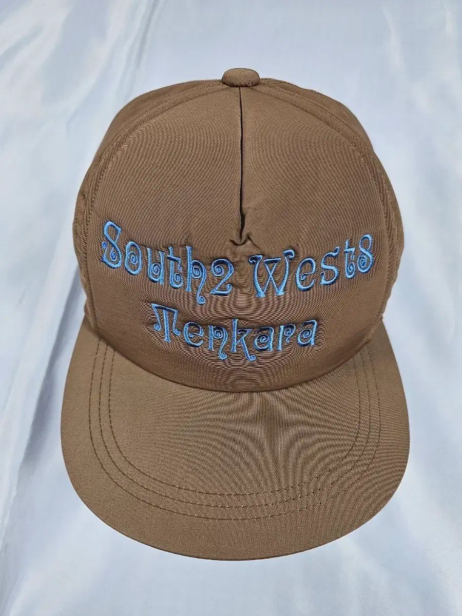 SOUTH 2 WEST 8 トラッカーキャップ