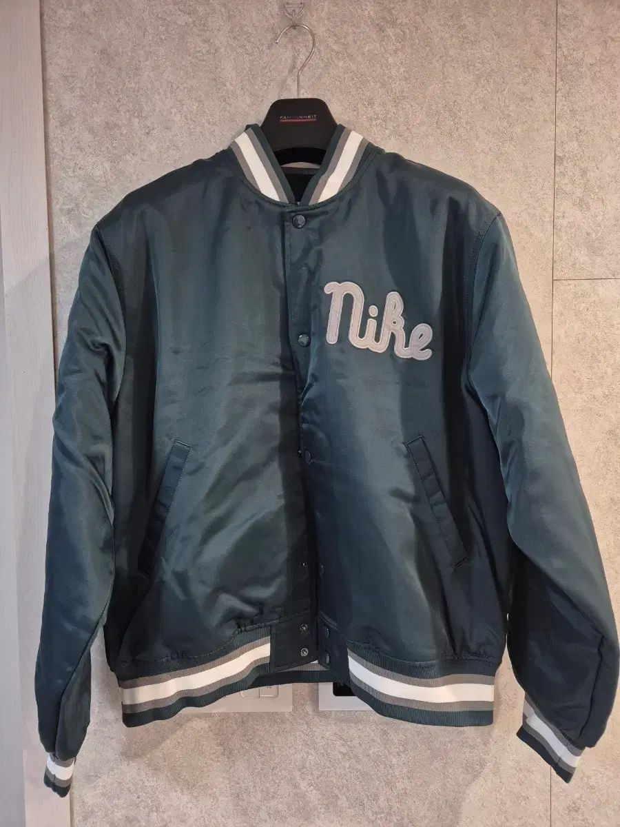 105 NIKE スタジアム グリーン