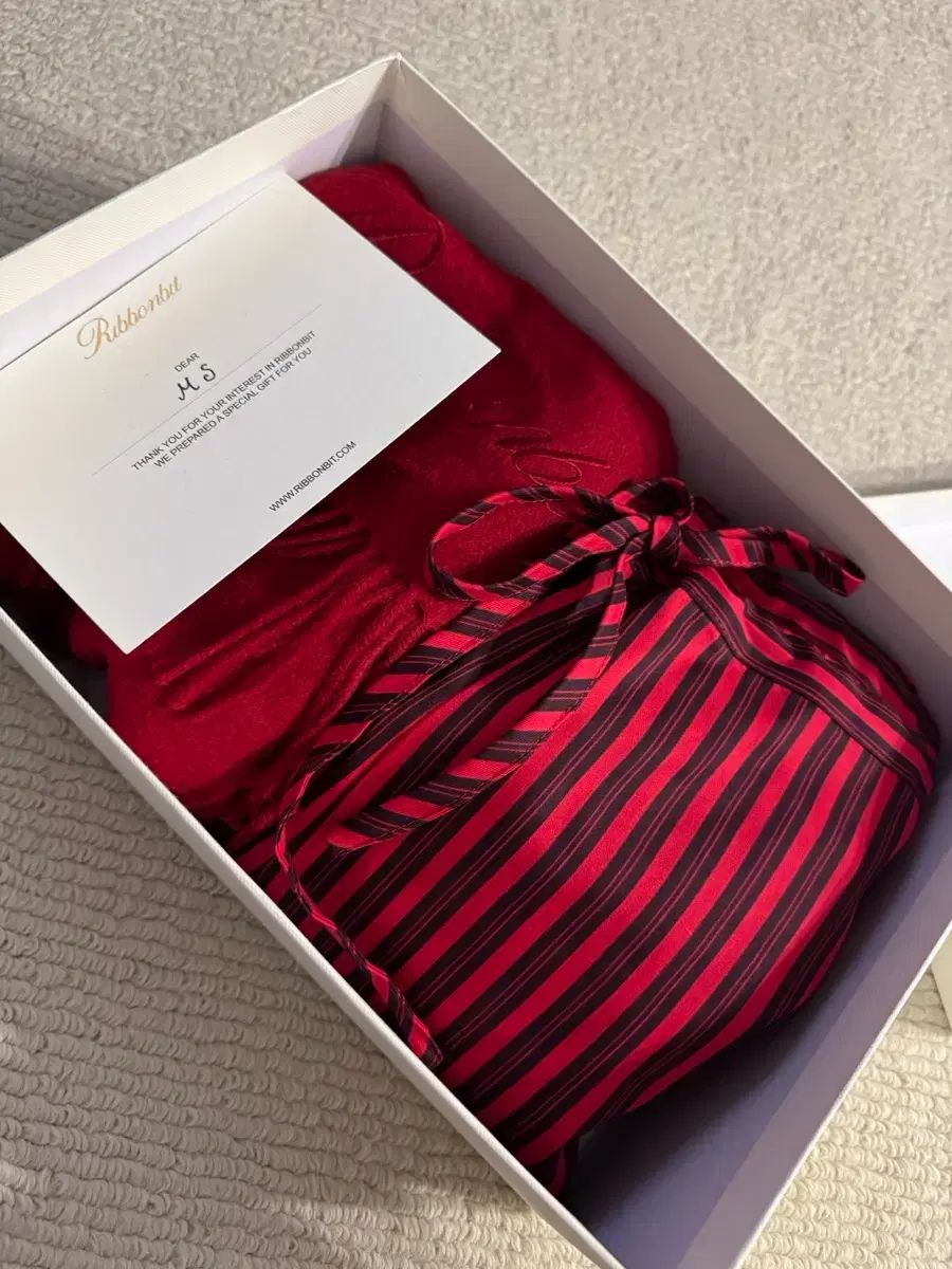 リーボン 빛 gift 年末 プレゼント マフラー パンツ