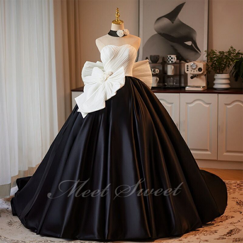 カラードレス ブラック ホワイト ベアトップ リボン プリンセスライン ロングドレス 編み上げ 演奏会 発表会 二次会 花嫁 2026