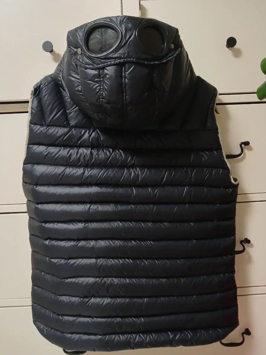 C P COMPANY シーピーカンパニー ゴーグル フード ダウン ベスト 100