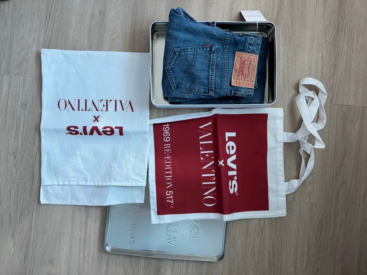 な 物 リーバイス x ヴァレンティノ 517 27