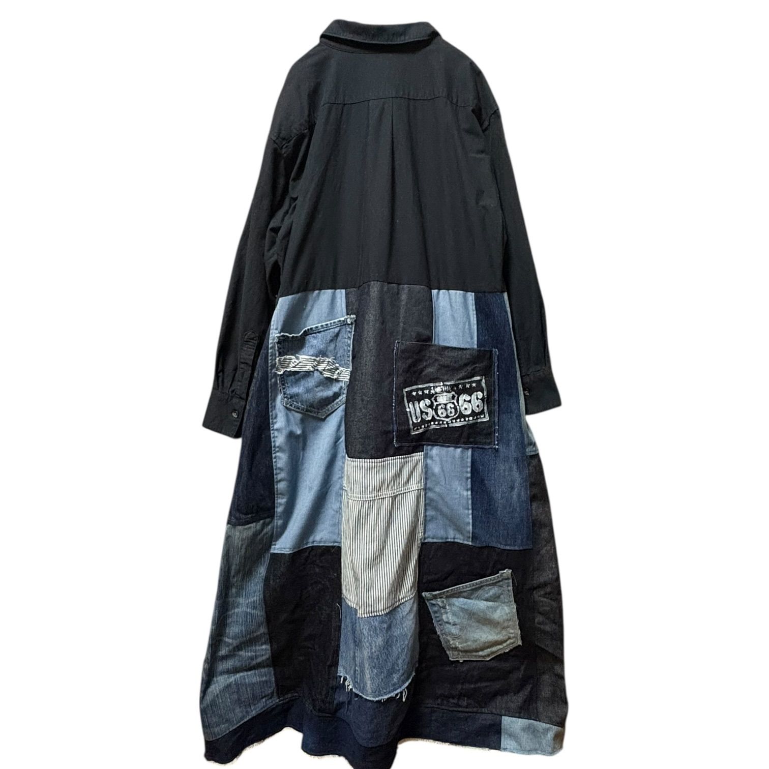 古着リメイク　ゆったり黒デニムシャツのパッチワークワンピース ブラックシャツ｜デニムパッチワークスカート｜ドッキングワンピース