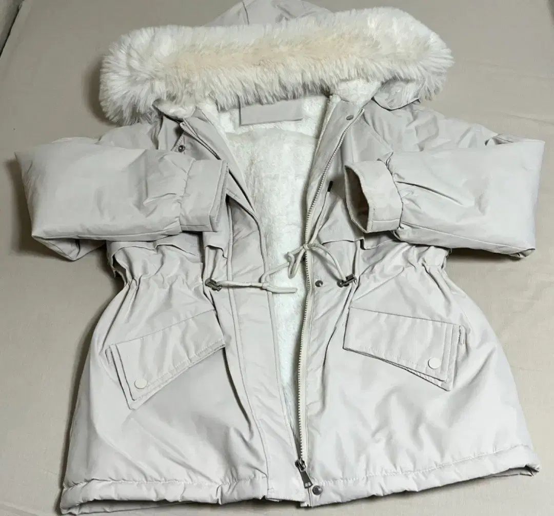 アイボリー ファー フード ショートダウン (55 77) - メルカリ