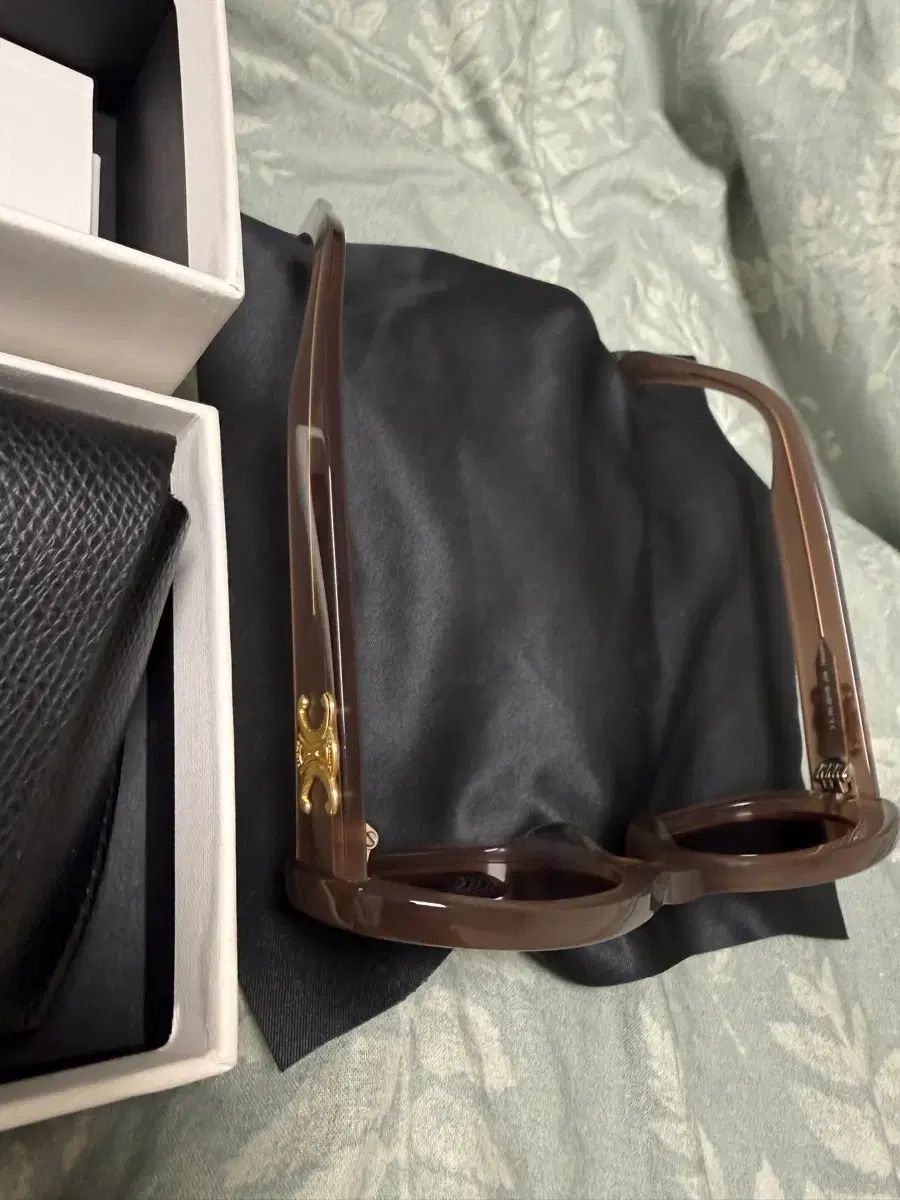 セリーヌ トリオンフ サングラス ヘイゼル