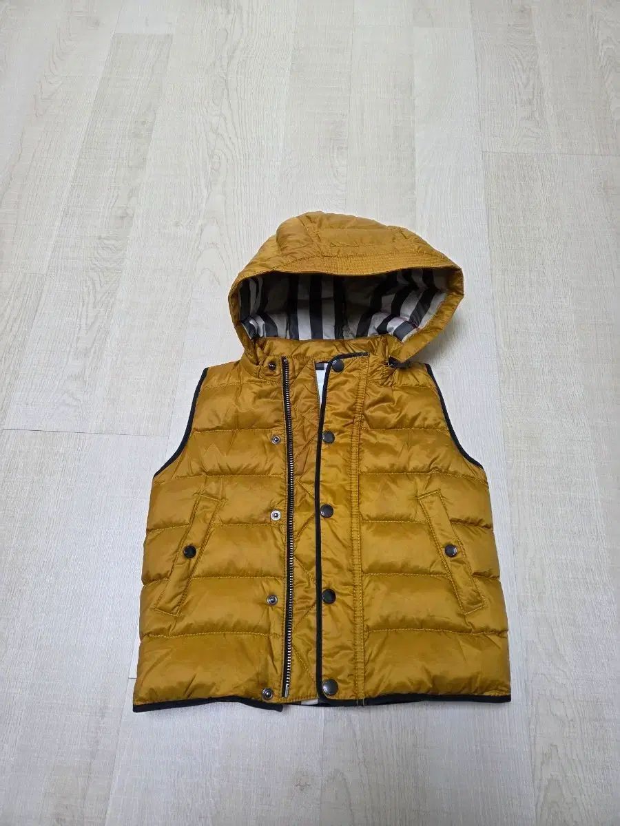 2 Y バーバリーキッズ ベスト ダウン アウター