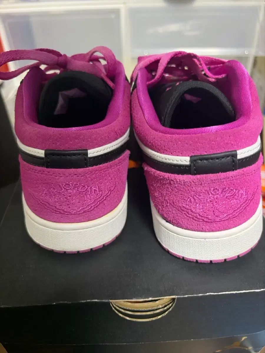 ジョーダン1 ロー フューシャ 265