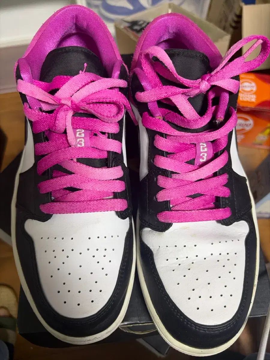 ジョーダン1 ロー フューシャ 265