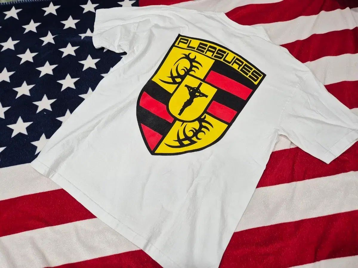 PLEASURES 플레져스 Ferrari フェラーリ ロゴ 半袖 Tシャツ