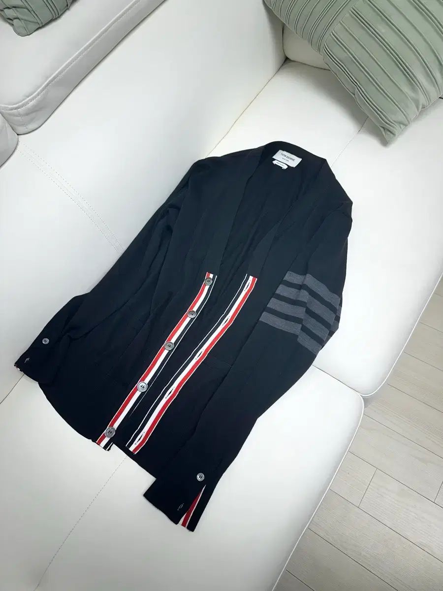 3 ほぼ トム ブラウン 4線 袖ストライプ メリノウール カーディガン