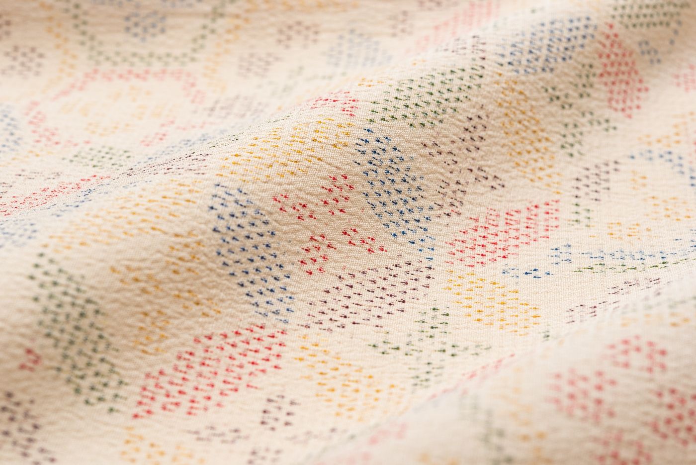  お召 ベージュ地 青海波や七宝など 小紋 着物