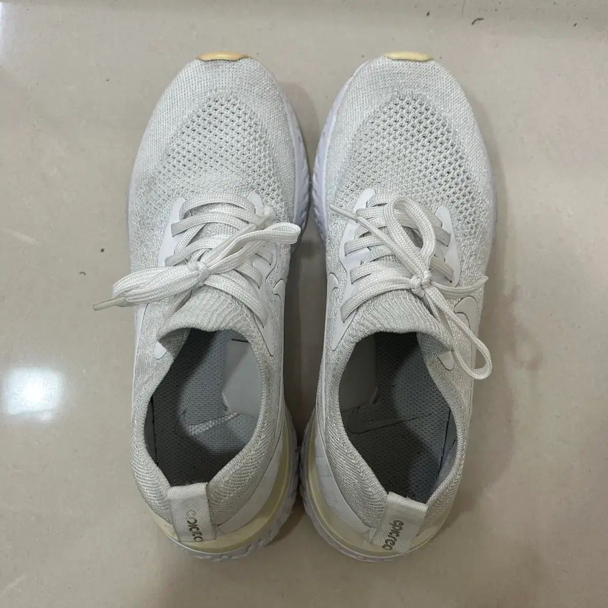 ナイキ フリーラン フライニット 白 235 スニーカー ランニング ジム