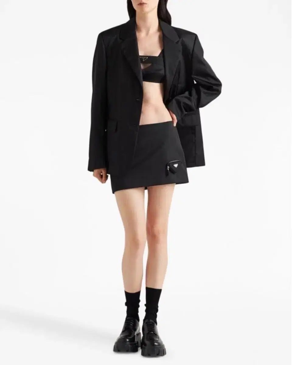 プラダ リナイロン 三角ロゴ ポーチ スカート